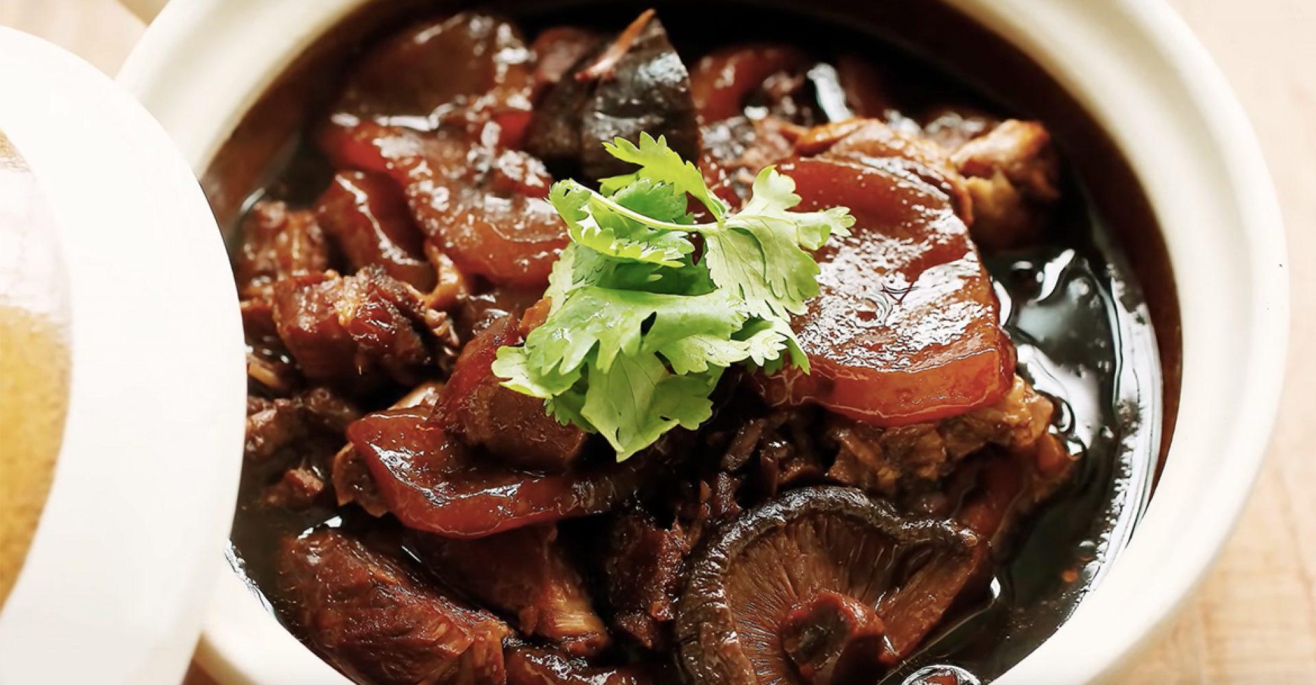Huiji Braised Duck with Sea Cucumber